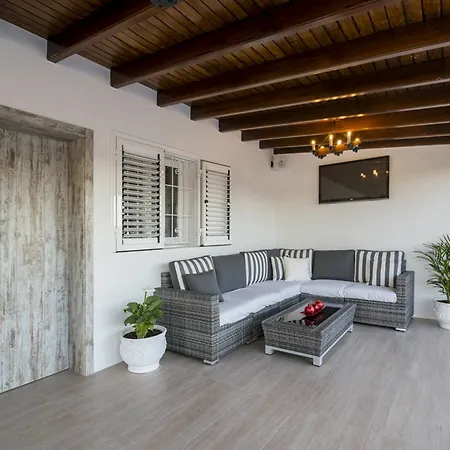 Raes Villa